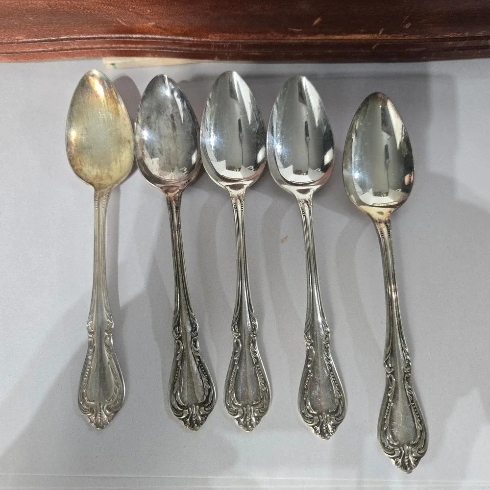 Wm. A. Rogers Oneida Flatware Set 23pc Silver Overlaid Memory Pattern